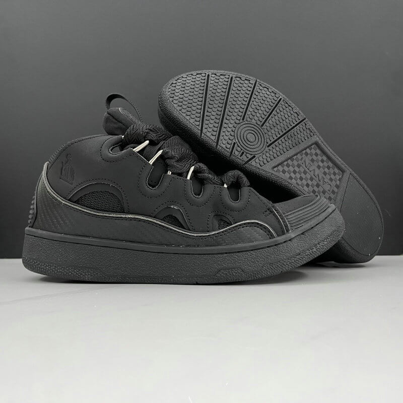  Les baskets sneakers Lanvin incarnent un style emblématique et un luxe français.

leur design élégant. Pas cher. Le moins cher.