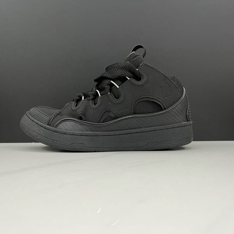  Les baskets sneakers Lanvin incarnent un style emblématique et un luxe français.

leur design élégant. Pas cher. Le moins cher.