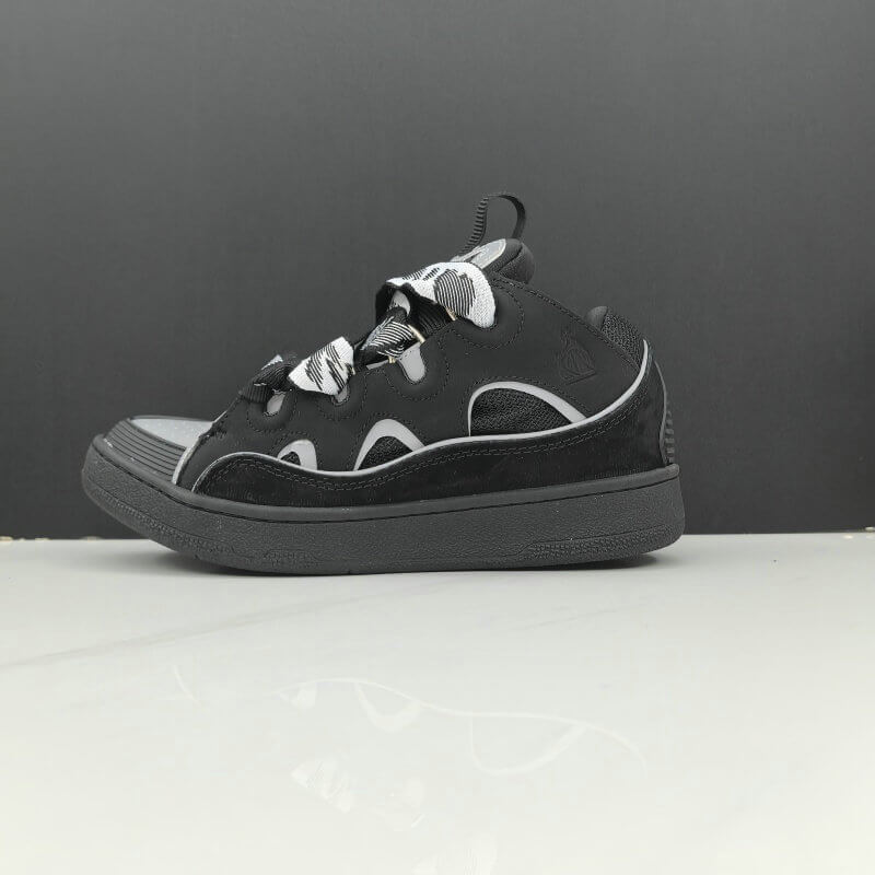  Les baskets sneakers Lanvin incarnent un style emblématique et un luxe français.

leur design élégant. Pas cher. Le moins cher.