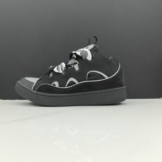  Les baskets sneakers Lanvin incarnent un style emblématique et un luxe français.

leur design élégant. Pas cher. Le moins cher.