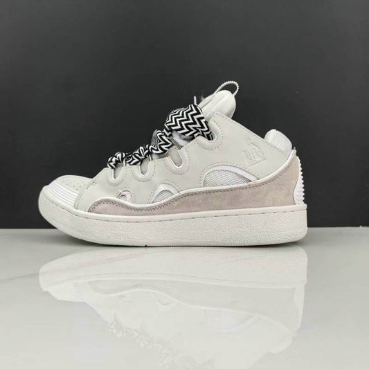  Les baskets sneakers Lanvin incarnent un style emblématique et un luxe français.

leur design élégant. Pas cher. Le moins cher.