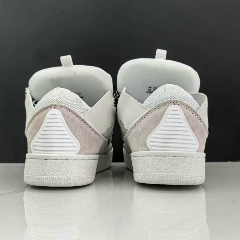  Les baskets sneakers Lanvin incarnent un style emblématique et un luxe français.

leur design élégant. Pas cher. Le moins cher.
