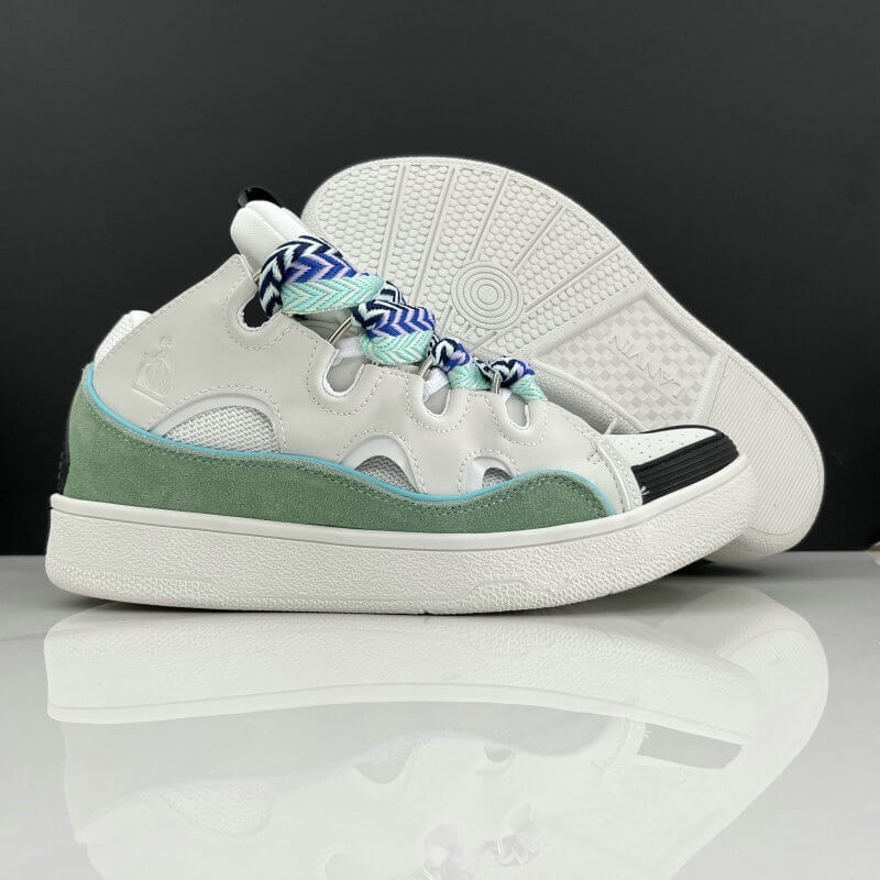  Les baskets sneakers Lanvin incarnent un style emblématique et un luxe français.

leur design élégant. Pas cher. Le moins cher.