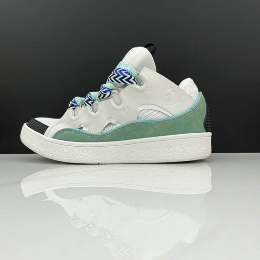  Les baskets sneakers Lanvin incarnent un style emblématique et un luxe français.

leur design élégant. Pas cher. Le moins cher.