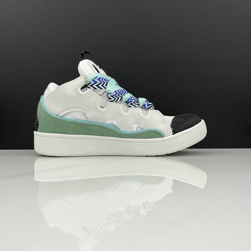  Les baskets sneakers Lanvin incarnent un style emblématique et un luxe français.

leur design élégant. Pas cher. Le moins cher.