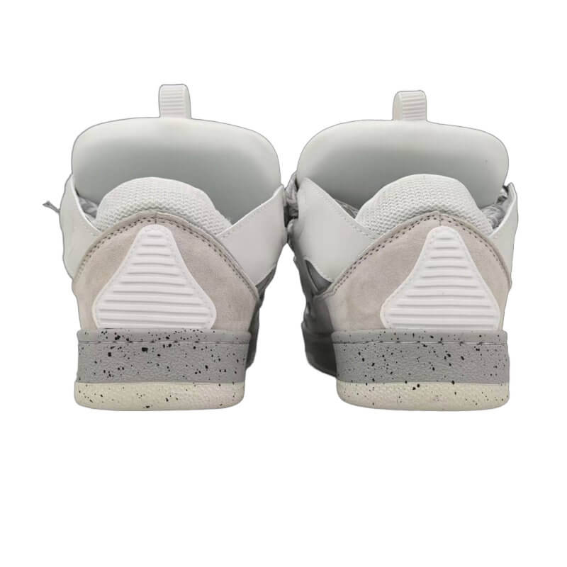 Les baskets sneakers Lanvin incarnent un style emblématique et un luxe français.

leur design élégant. Pas cher. Le moins cher.