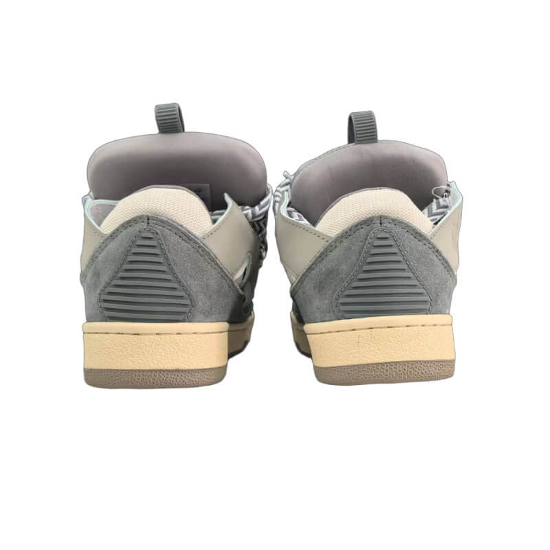  Les baskets sneakers Lanvin incarnent un style emblématique et un luxe français.

leur design élégant. Pas cher. Le moins cher.