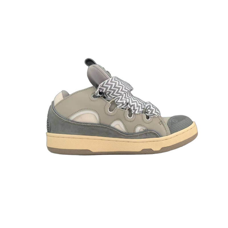  Les baskets sneakers Lanvin incarnent un style emblématique et un luxe français.

leur design élégant. Pas cher. Le moins cher.