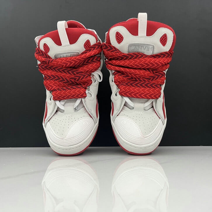  Les baskets sneakers Lanvin incarnent un style emblématique et un luxe français.

leur design élégant. Pas cher. Le moins cher.