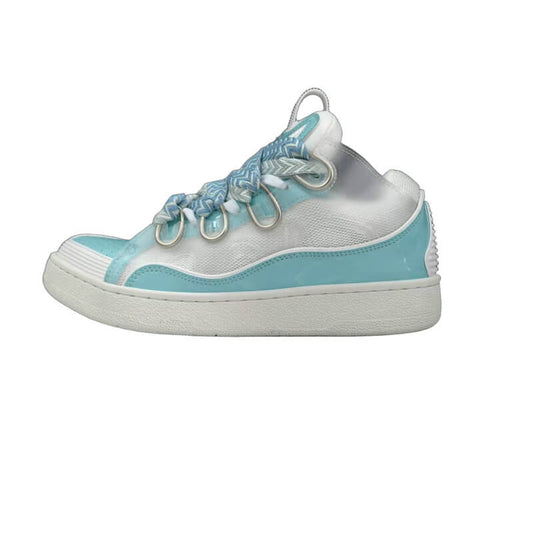  Les baskets sneakers Lanvin incarnent un style emblématique et un luxe français.

leur design élégant. Pas cher. Le moins cher.