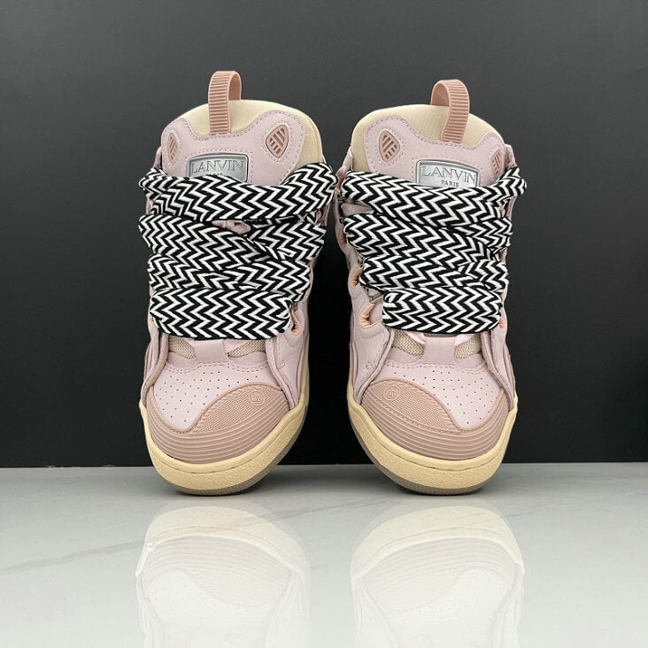  Les baskets sneakers Lanvin incarnent un style emblématique et un luxe français.

leur design élégant. Pas cher. Le moins cher.