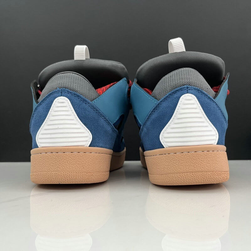  Les baskets sneakers Lanvin incarnent un style emblématique et un luxe français.

leur design élégant. Pas cher. Le moins cher.
