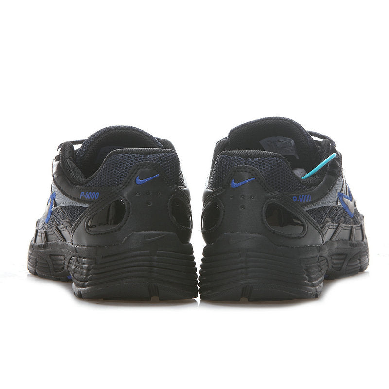 Les baskets Nike P-6000 allient un style rétro inspiré des années 2000 à une technologie moderne pour un look et un confort incomparables.