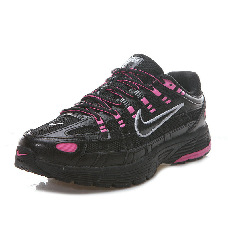 Les baskets Nike P-6000 allient un style rétro inspiré des années 2000 à une technologie moderne pour un look et un confort incomparables.