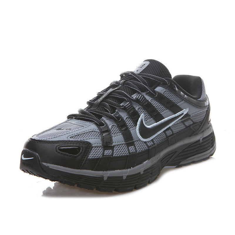 Les baskets Nike P-6000 allient un style rétro inspiré des années 2000 à une technologie moderne pour un look et un confort incomparables.
