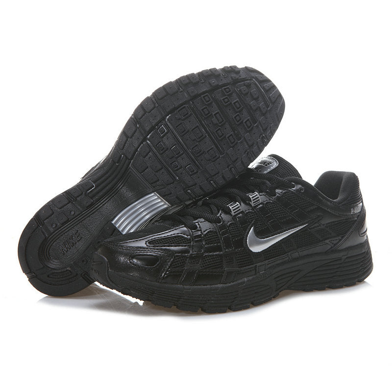 Les baskets Nike P-6000 allient un style rétro inspiré des années 2000 à une technologie moderne pour un look et un confort incomparables.