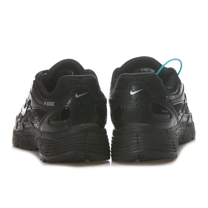 Les baskets Nike P-6000 allient un style rétro inspiré des années 2000 à une technologie moderne pour un look et un confort incomparables.