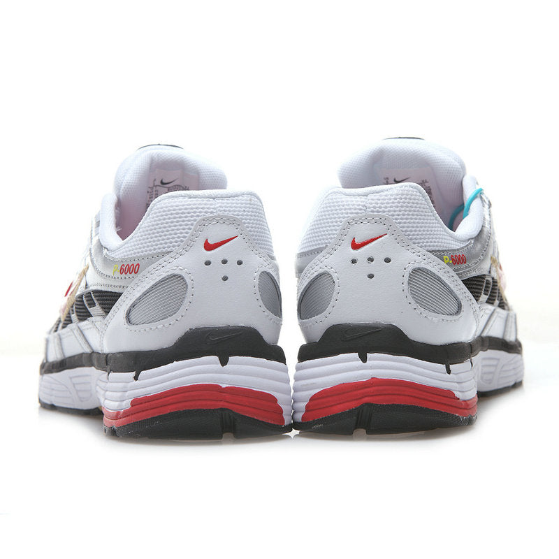 Les baskets Nike P-6000 allient un style rétro inspiré des années 2000 à une technologie moderne pour un look et un confort incomparables.