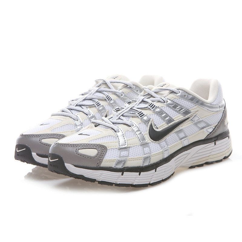 Les baskets Nike P-6000 allient un style rétro inspiré des années 2000 à une technologie moderne pour un look et un confort incomparables.