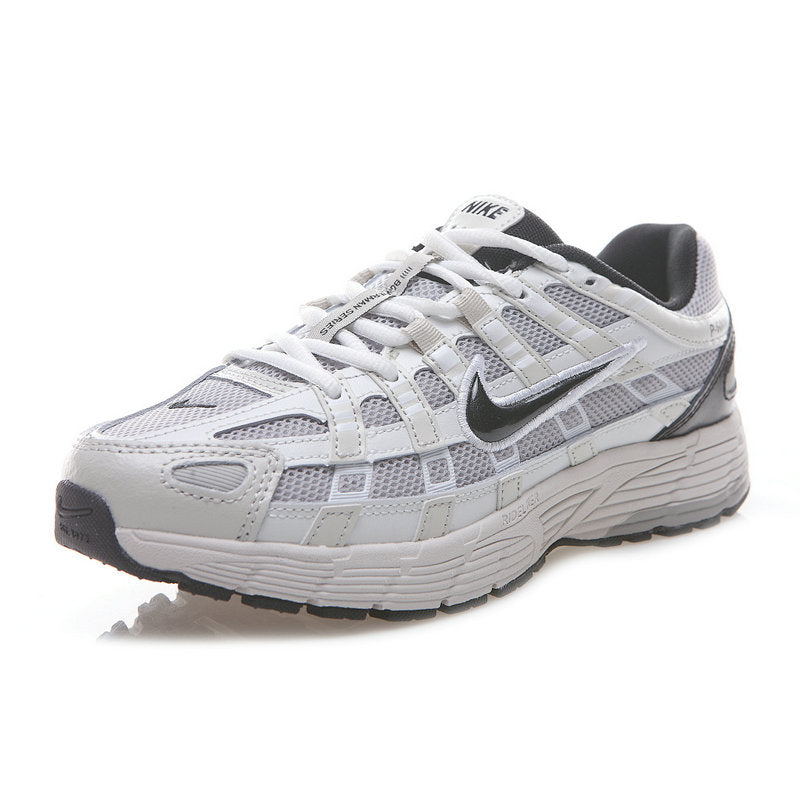 Les baskets Nike P-6000 allient un style rétro inspiré des années 2000 à une technologie moderne pour un look et un confort incomparables.