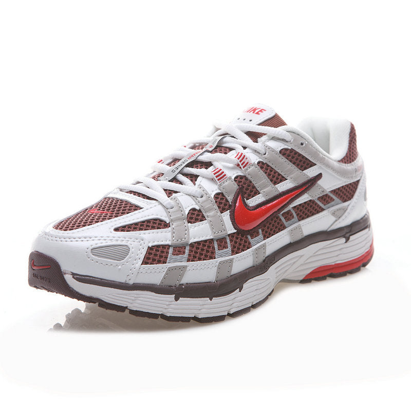 Les baskets Nike P-6000 allient un style rétro inspiré des années 2000 à une technologie moderne pour un look et un confort incomparables.
