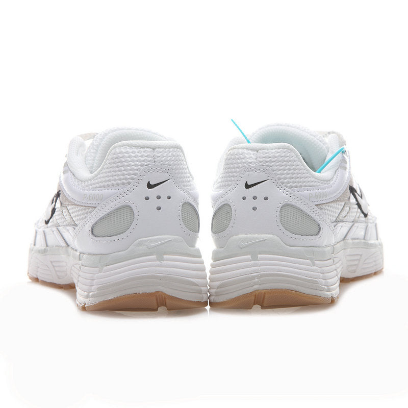 Les baskets Nike P-6000 allient un style rétro inspiré des années 2000 à une technologie moderne pour un look et un confort incomparables.
