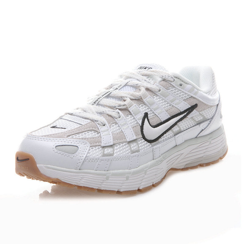 Les baskets Nike P-6000 allient un style rétro inspiré des années 2000 à une technologie moderne pour un look et un confort incomparables.