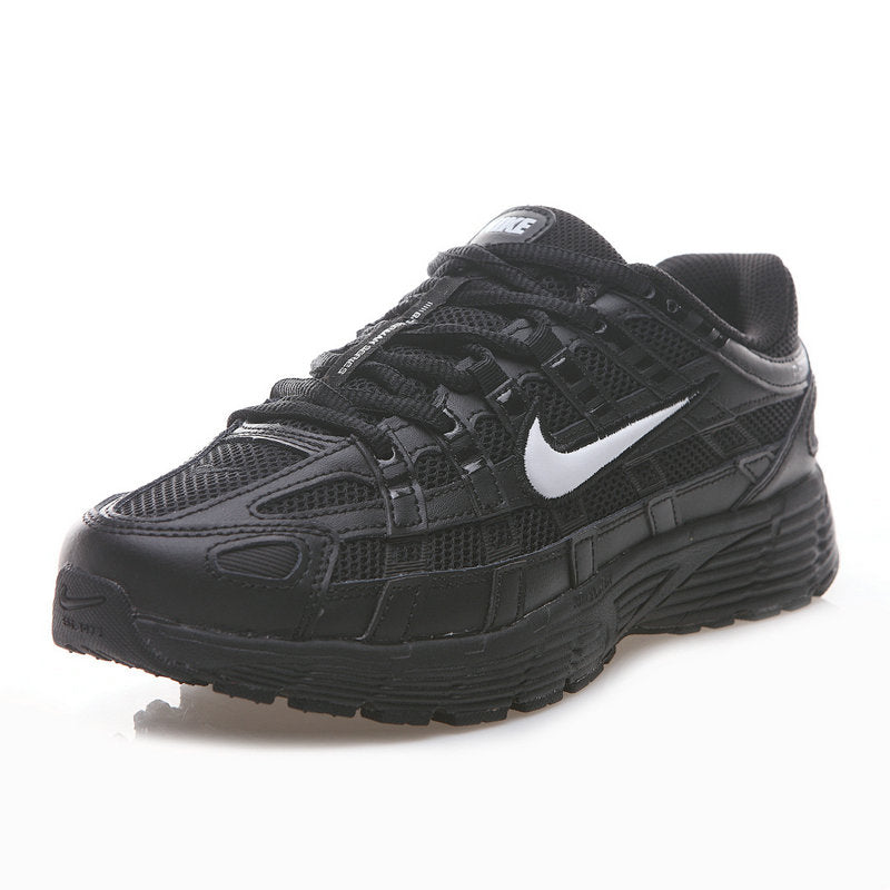 Les baskets Nike P-6000 allient un style rétro inspiré des années 2000 à une technologie moderne pour un look et un confort incomparables.