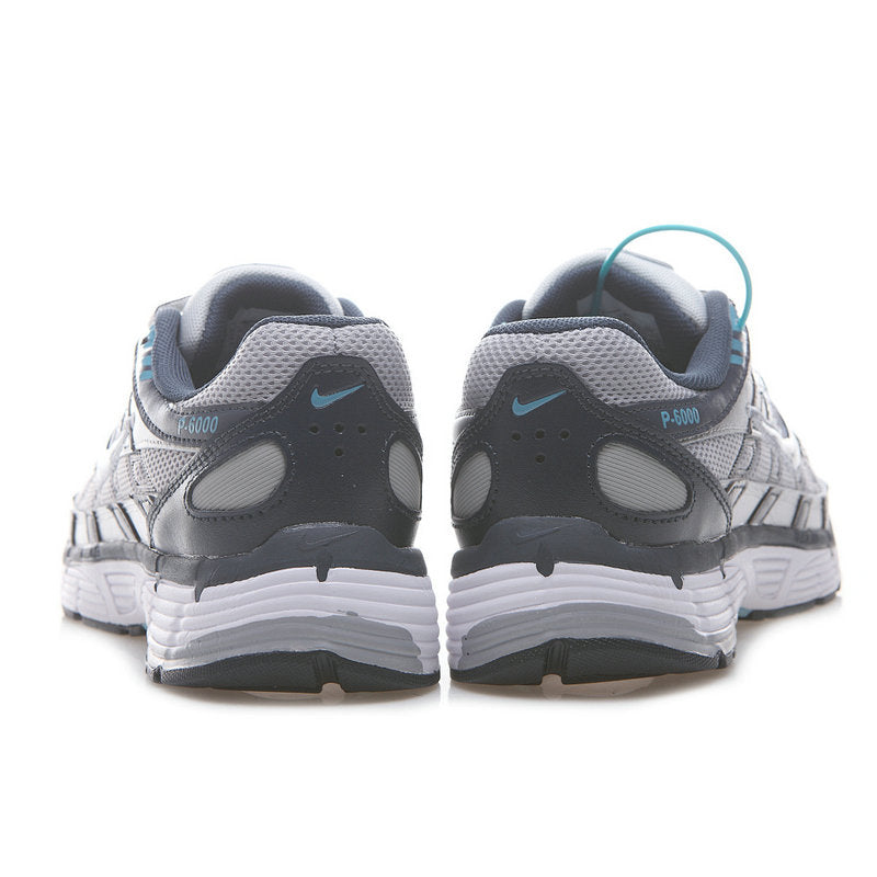 Les baskets Nike P-6000 allient un style rétro inspiré des années 2000 à une technologie moderne pour un look et un confort incomparables.