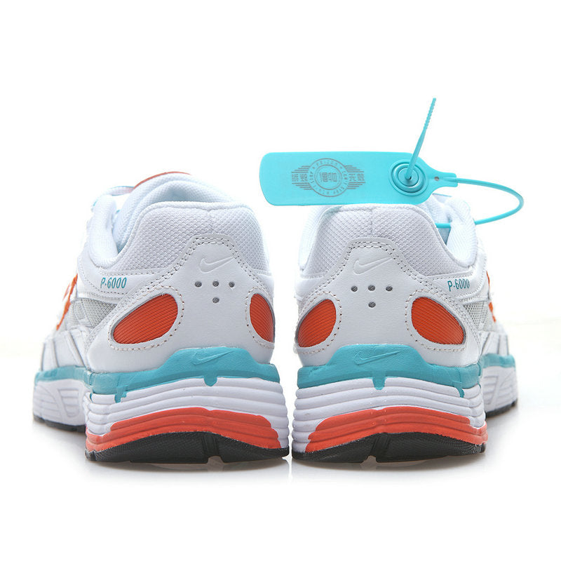 Les baskets Nike P-6000 allient un style rétro inspiré des années 2000 à une technologie moderne pour un look et un confort incomparables.