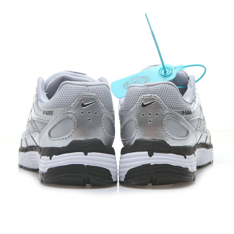 Les baskets Nike P-6000 allient un style rétro inspiré des années 2000 à une technologie moderne pour un look et un confort incomparables.