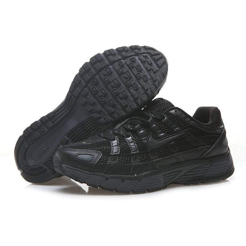 Les baskets Nike P-6000 allient un style rétro inspiré des années 2000 à une technologie moderne pour un look et un confort incomparables.