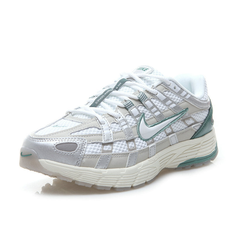 Les baskets Nike P-6000 allient un style rétro inspiré des années 2000 à une technologie moderne pour un look et un confort incomparables.