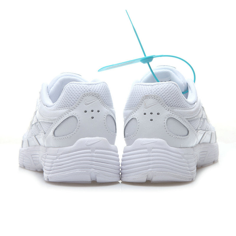 Les baskets Nike P-6000 allient un style rétro inspiré des années 2000 à une technologie moderne pour un look et un confort incomparables.
