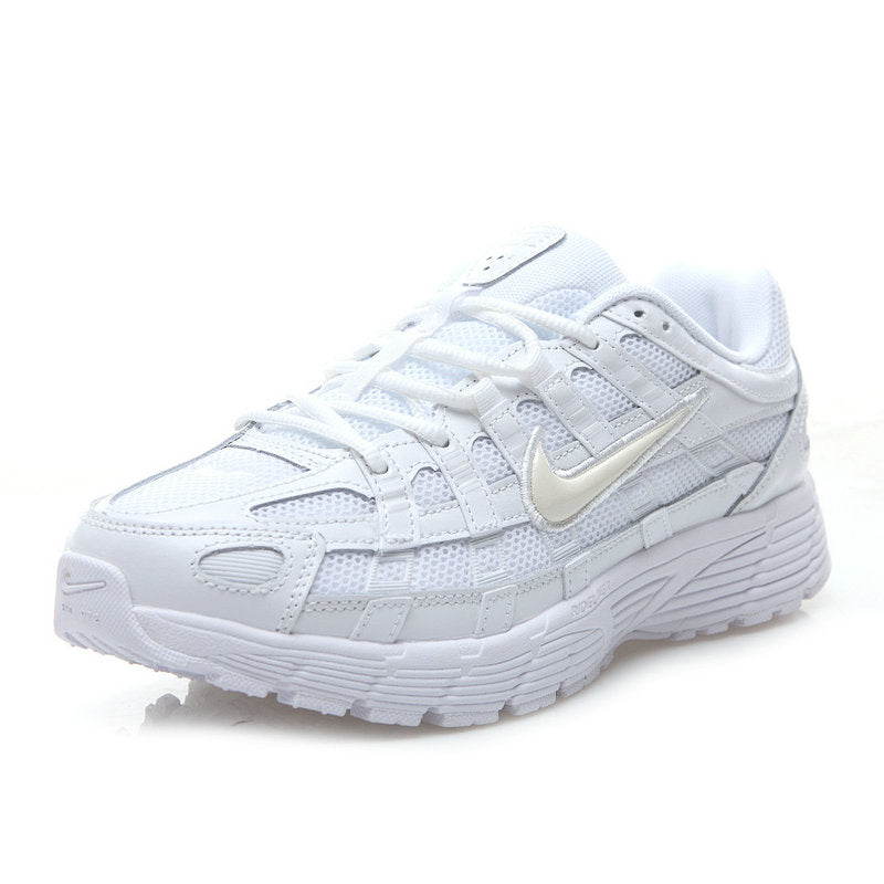Les baskets Nike P-6000 allient un style rétro inspiré des années 2000 à une technologie moderne pour un look et un confort incomparables.