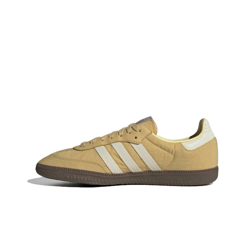 Adoptez le style intemporel avec les baskets adidas samba! Confort suprême et durabilité font de ces sneakers un choix incontournable pour le quotidien.