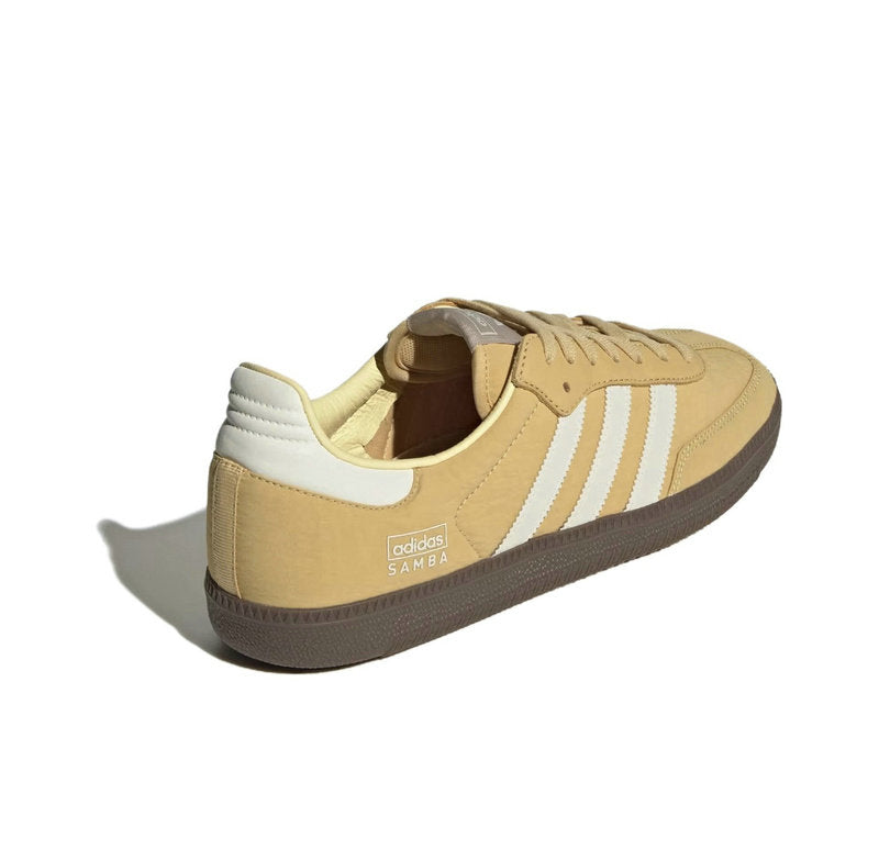 Adoptez le style intemporel avec les baskets adidas samba! Confort suprême et durabilité font de ces sneakers un choix incontournable pour le quotidien.