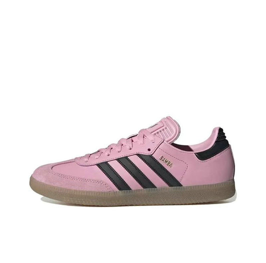 Adoptez le style intemporel avec les baskets adidas samba! Confort suprême et durabilité font de ces sneakers un choix incontournable pour le quotidien.