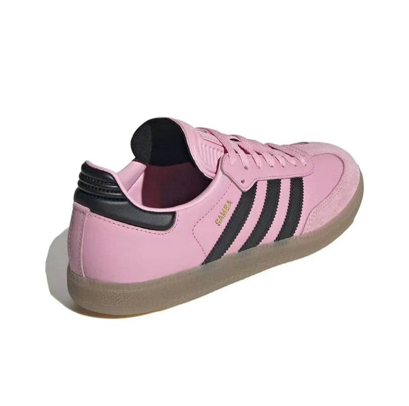 Adoptez le style intemporel avec les baskets adidas samba! Confort suprême et durabilité font de ces sneakers un choix incontournable pour le quotidien.