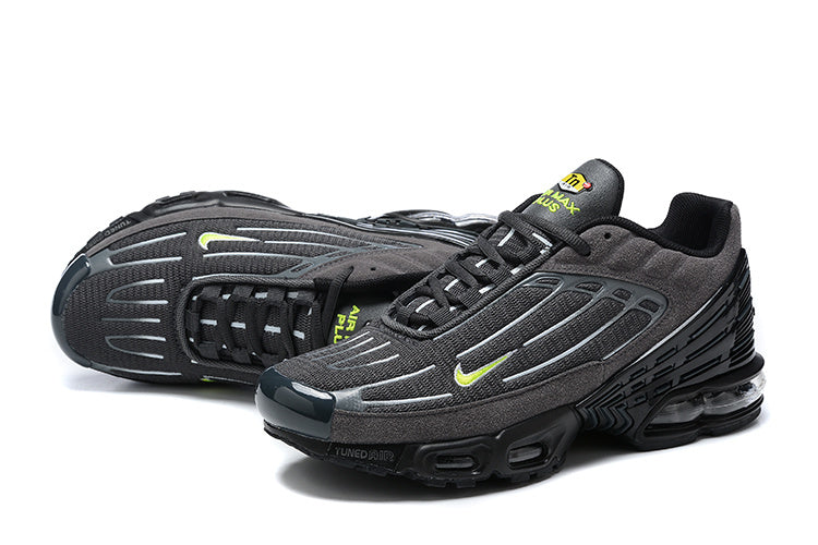 Les Baskets Nike TN air max Plus 3 incarnent un style emblématique et une performance supérieure.

Par ailleurs, leur design distinctif et leur utilisation