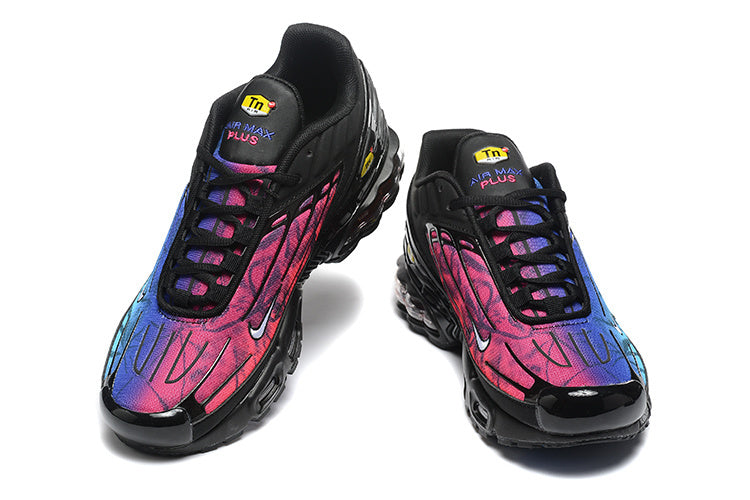 Les Baskets Nike TN air max Plus 3 incarnent un style emblématique et une performance supérieure.

Par ailleurs, leur design distinctif et leur utilisation