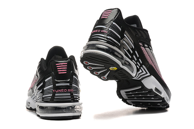 Les Baskets Nike TN air max Plus 3 incarnent un style emblématique et une performance supérieure.

Par ailleurs, leur design distinctif et leur utilisation