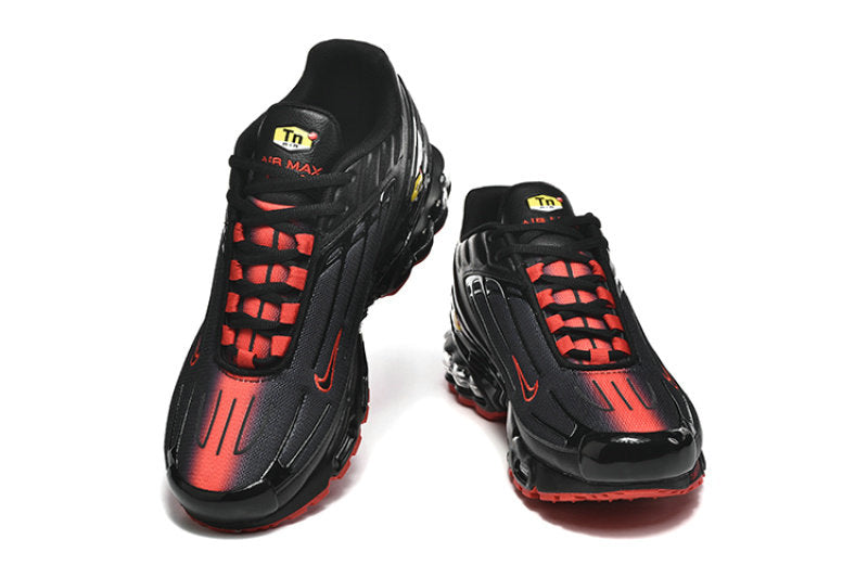 Les Baskets Nike TN air max Plus 3 incarnent un style emblématique et une performance supérieure.

Par ailleurs, leur design distinctif et leur utilisation