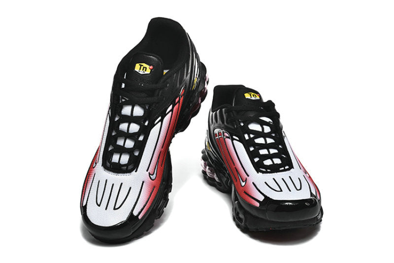 Les Baskets Nike TN air max Plus 3 incarnent un style emblématique et une performance supérieure.

Par ailleurs, leur design distinctif et leur utilisation