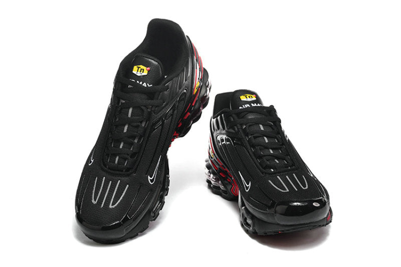 Les Baskets Nike TN air max Plus 3 incarnent un style emblématique et une performance supérieure.

Par ailleurs, leur design distinctif et leur utilisation