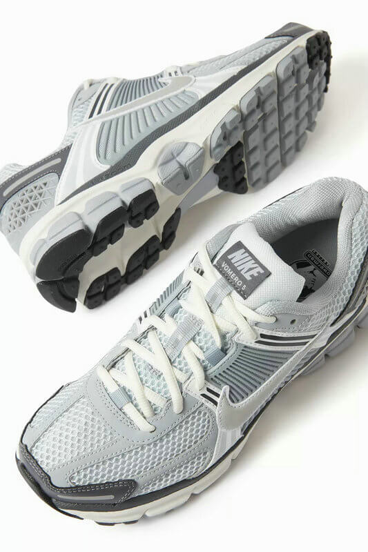 Découvrez le confort exceptionnel des Baskets Nike Zoom Vomero 5, alliant légèreté et innovation. Parfaites pour les sportifs et les passionnés !