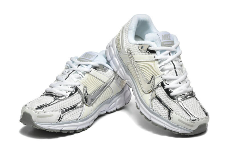 Découvrez le confort exceptionnel des Baskets Nike Zoom Vomero 5, alliant légèreté et innovation. Parfaites pour les sportifs et les passionnés !