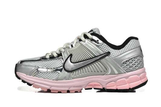Découvrez le confort exceptionnel des Baskets Nike Zoom Vomero 5, alliant légèreté et innovation. Parfaites pour les sportifs et les passionnés !