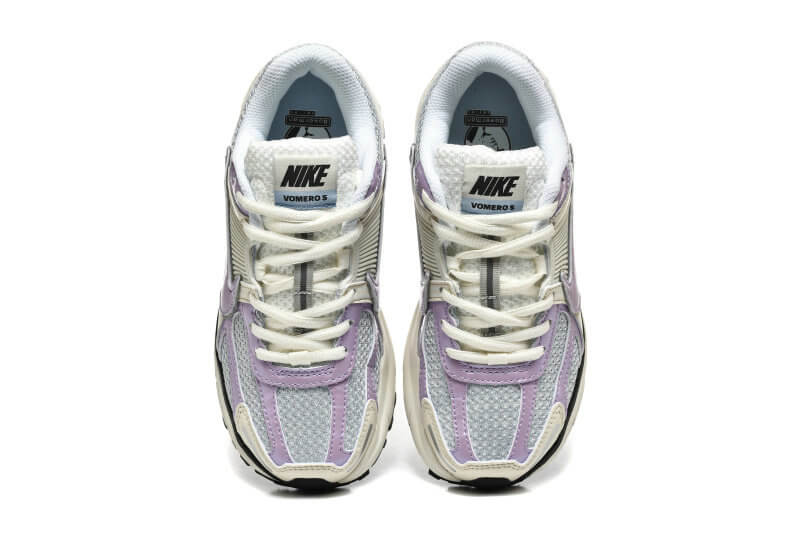 Découvrez le confort exceptionnel des Baskets Nike Zoom Vomero 5, alliant légèreté et innovation. Parfaites pour les sportifs et les passionnés !