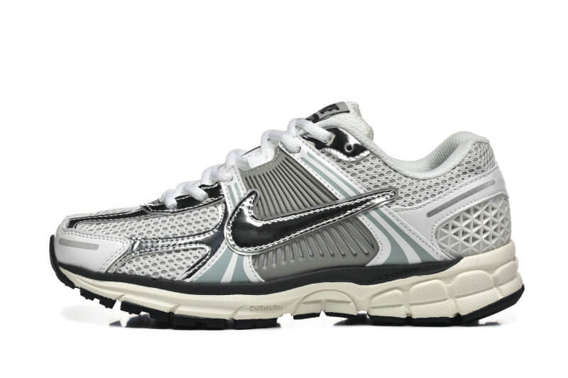 Découvrez le confort exceptionnel des Baskets Nike Zoom Vomero 5, alliant légèreté et innovation. Parfaites pour les sportifs et les passionnés !